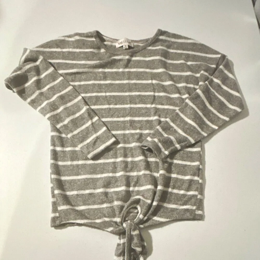 Nine1Eight Girl’s Gray/White Striped Long Sleeve Tie-Front Top:Size M